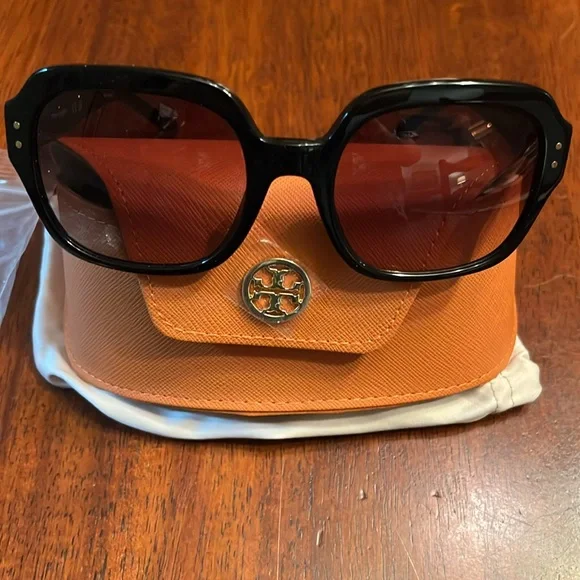Tory Burch | Accessories | New Tory Burch Sunglasses  display picture 3